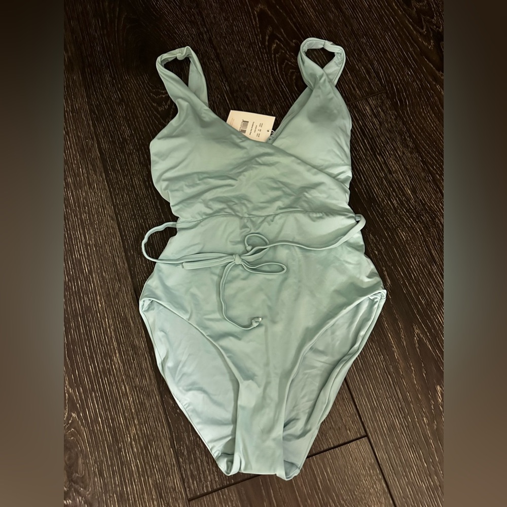 Andie swim one piece Belmar XS cross front
